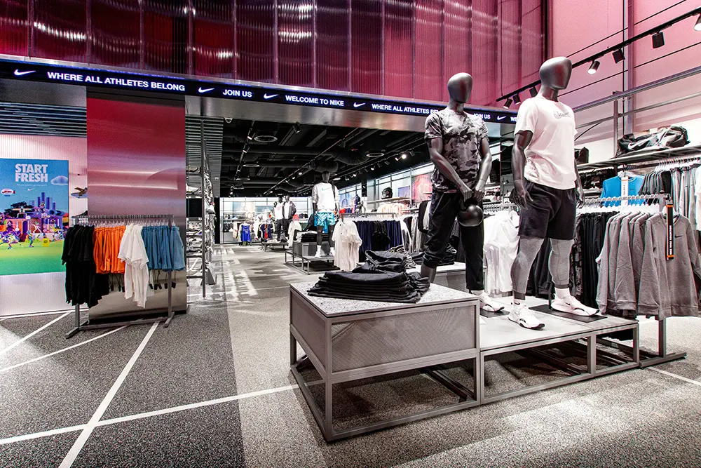 wyposazenie-sklepu-odziezowego